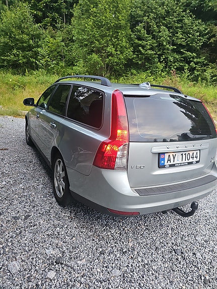Volvo V50 4 of 5