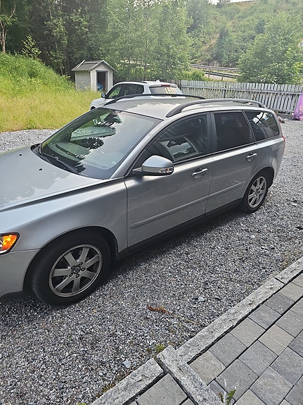 Volvo V50 3 of 5