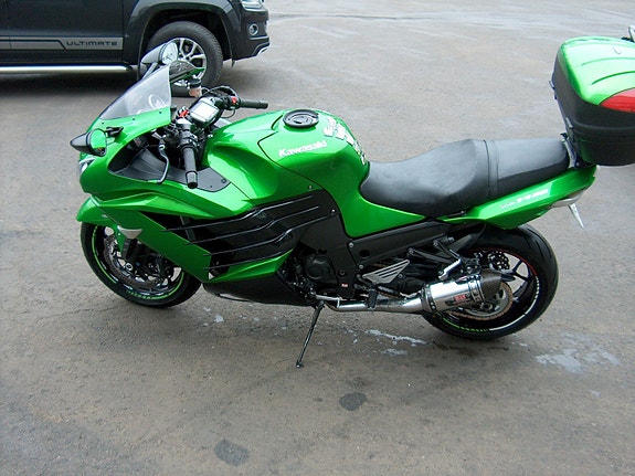 Kawasaki ZZR 1400 3 of 5