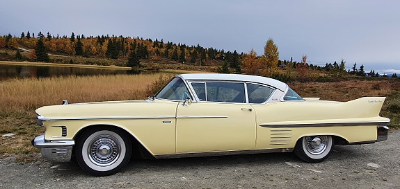 Cadillac Coupé DeVille 2 of 5