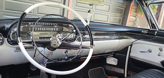 Cadillac Coupé DeVille 19 of 23