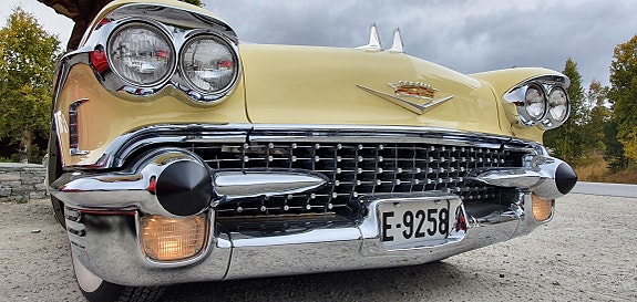 Cadillac Coupé DeVille 9 of 23