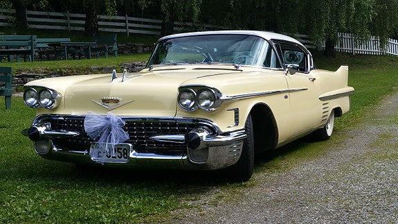 Cadillac Coupé DeVille 8 of 23
