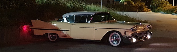 Cadillac Coupé DeVille 4 of 5