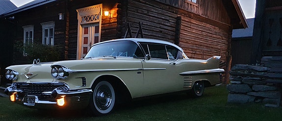 Cadillac Coupé DeVille 7 of 23