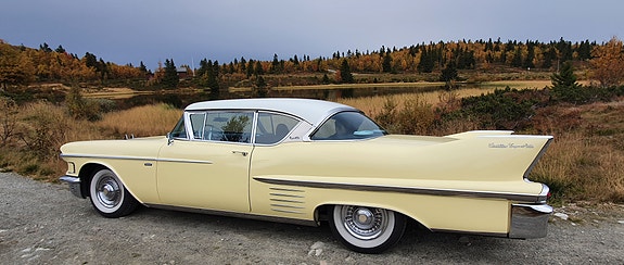 Cadillac Coupé DeVille 6 of 23