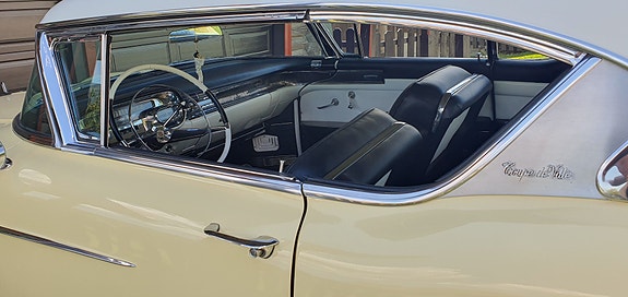 Cadillac Coupé DeVille 15 of 23
