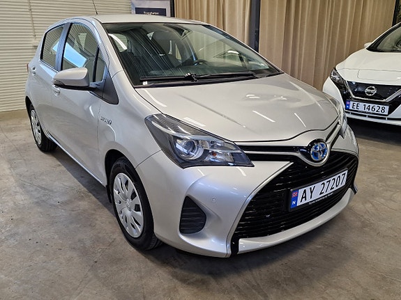 Toyota Yaris 3 of 5