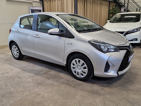 Toyota Yaris 4 of 5
