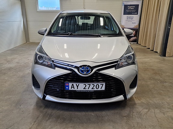 Toyota Yaris 2 of 5