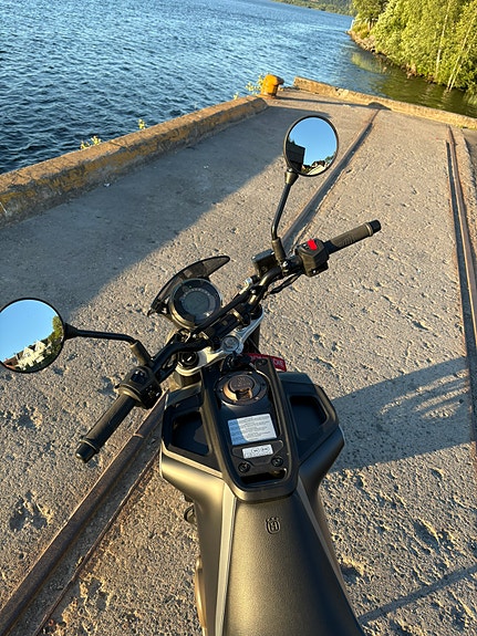 Husqvarna Svartpilen 125 3 of 8
