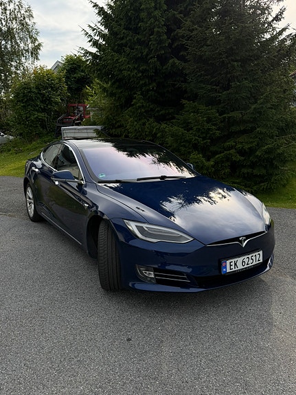 Tesla Model S 2 of 5