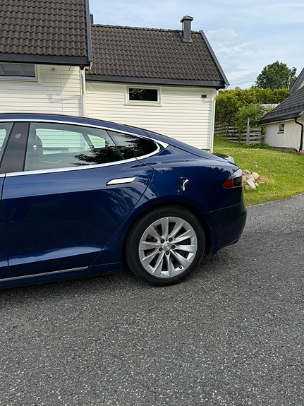 Tesla Model S 5 of 5