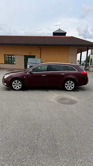 Opel Insignia 2 of 5