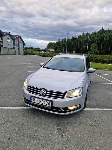 Volkswagen Passat 2 of 5
