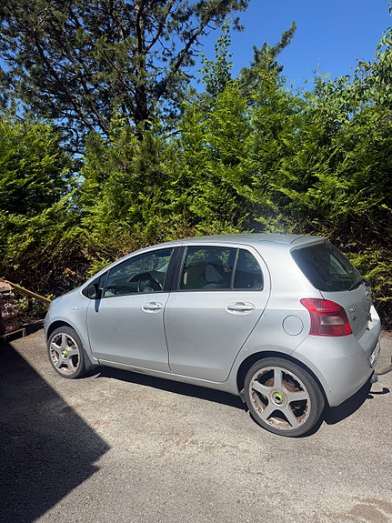 Toyota Yaris 2 of 5