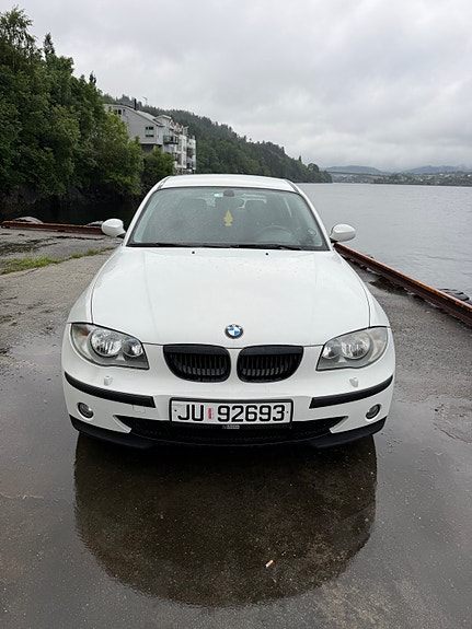 BMW 118d 4 of 5