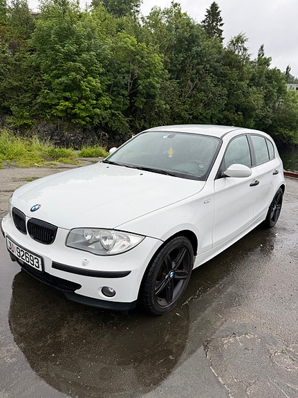 BMW 118d 2 of 5