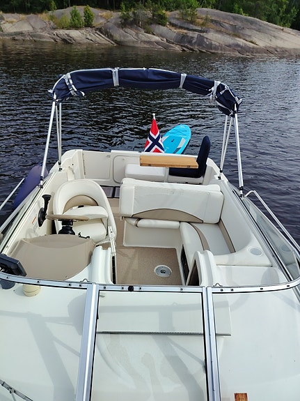 Glastron GS249 2004-modell | 25 fot | MerCruiser 5.0 MPI 220 hk 9 of 22
