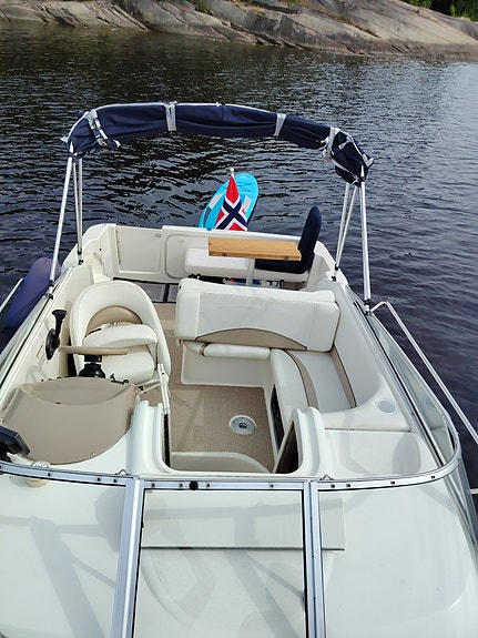Glastron GS249 2004-modell | 25 fot | MerCruiser 5.0 MPI 220 hk 8 of 22