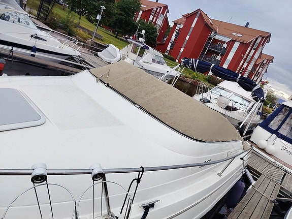 Glastron GS249 2004-modell | 25 fot | MerCruiser 5.0 MPI 220 hk 16 of 22