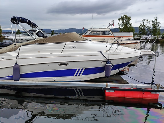 Glastron GS249 2004-modell | 25 fot | MerCruiser 5.0 MPI 220 hk 3 of 22