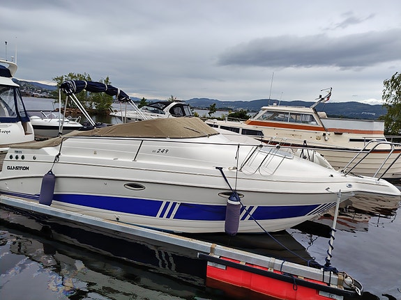 Glastron GS249 2004-modell | 25 fot | MerCruiser 5.0 MPI 220 hk 14 of 22