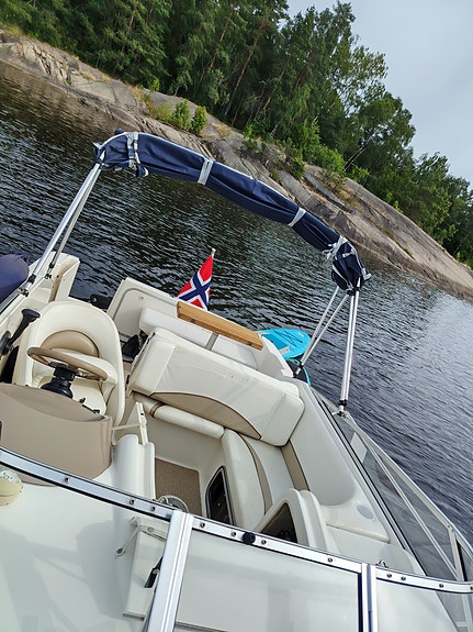 Glastron GS249 2004-modell | 25 fot | MerCruiser 5.0 MPI 220 hk 4 of 22