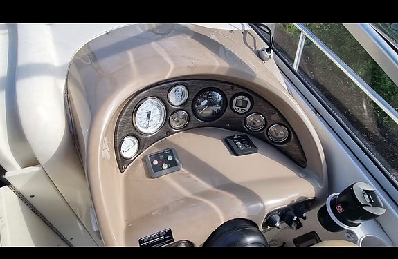 Glastron GS249 2004-modell | 25 fot | MerCruiser 5.0 MPI 220 hk 2 of 22