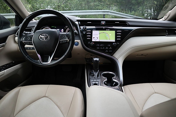 Toyota Camry 28 of 30