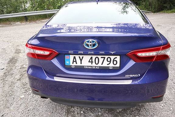 Toyota Camry 16 of 30