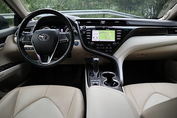 Toyota Camry 27 of 30