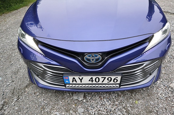 Toyota Camry 14 of 30