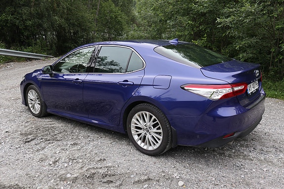 Toyota Camry 10 of 30