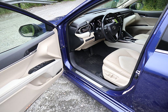 Toyota Camry 24 of 30