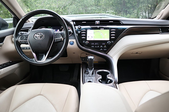 Toyota Camry 26 of 30