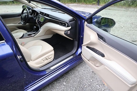 Toyota Camry 22 of 30