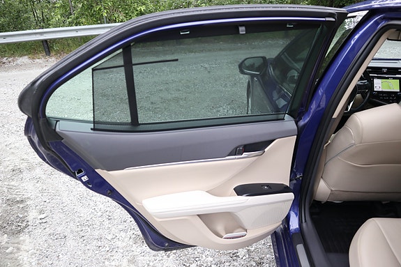 Toyota Camry 20 of 30