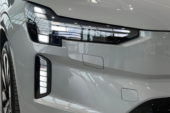 Volvo EX90 5 of 5