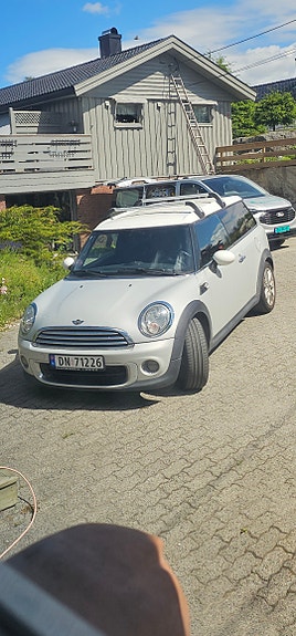 MINI Clubman One 2 of 5