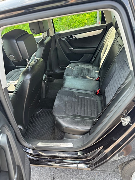 Volkswagen Passat 17 of 22
