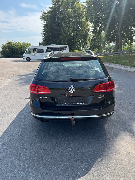 Volkswagen Passat 10 of 22