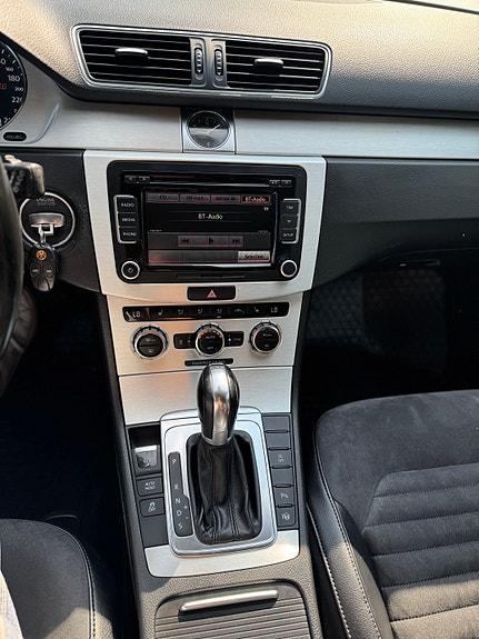 Volkswagen Passat 19 of 22