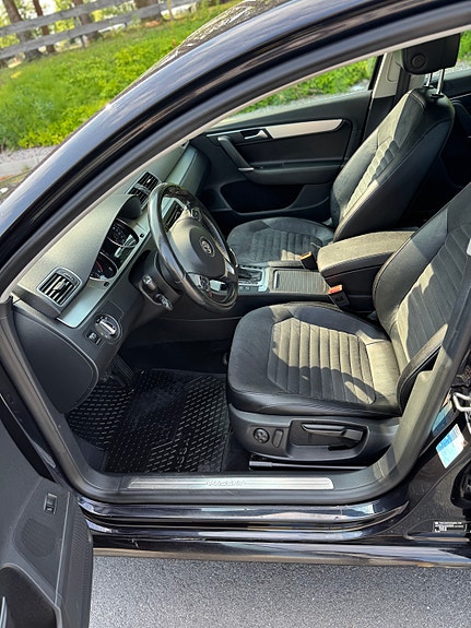 Volkswagen Passat 18 of 22