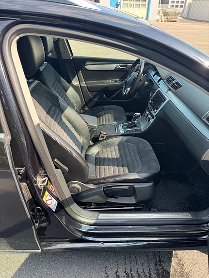 Volkswagen Passat 12 of 22