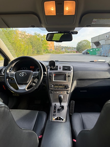 Toyota Avensis 8 of 12