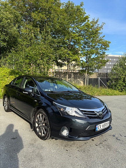 Toyota Avensis 2 of 12
