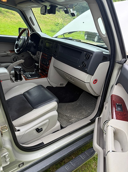 Jeep Commander 6 of 8