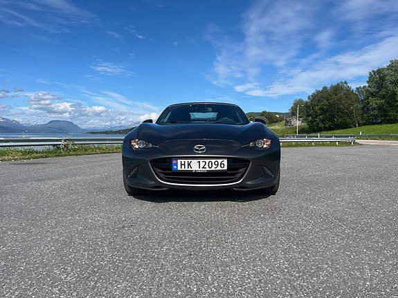 Mazda MX-5 2 of 5