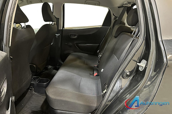 Toyota Yaris 7 of 8